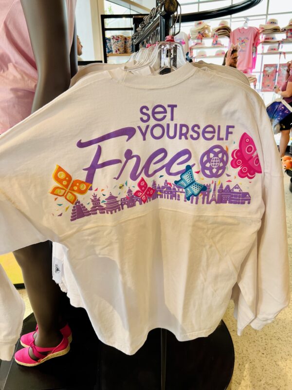 long sleeve spirit jersey that says set yourself free on the back