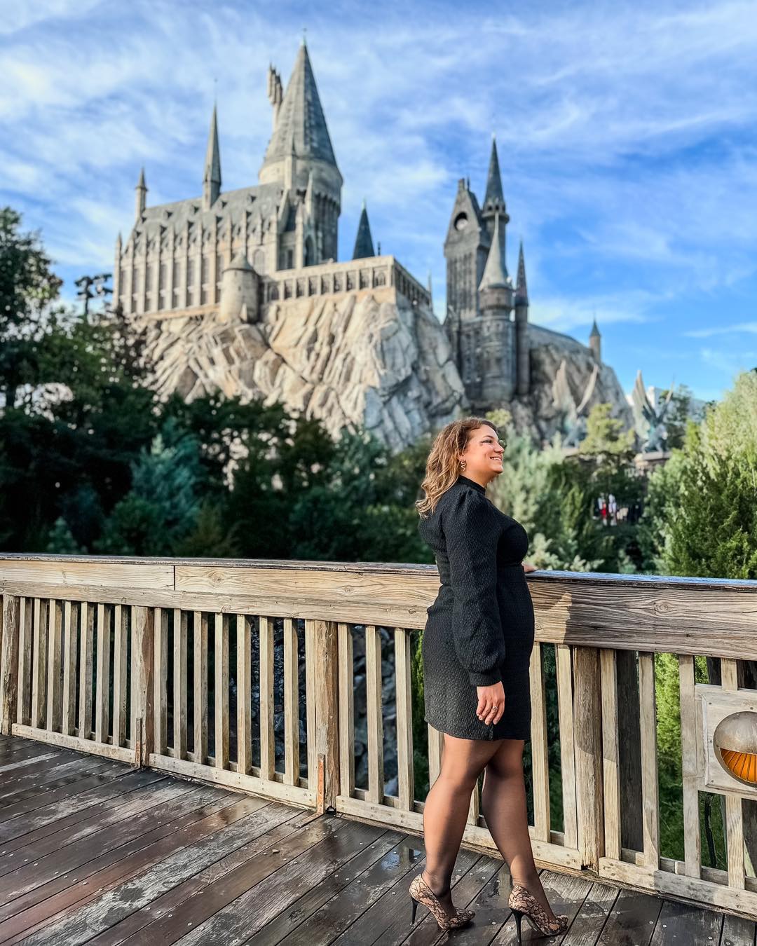 chelsea williams in front of hogwarts